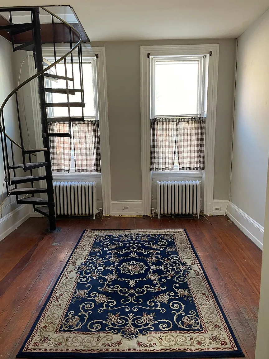 324 Dickinson St photo 1