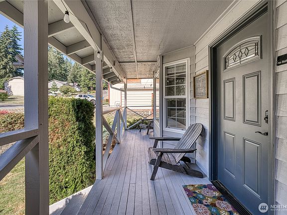 4th image of 1018 NE Knights Court