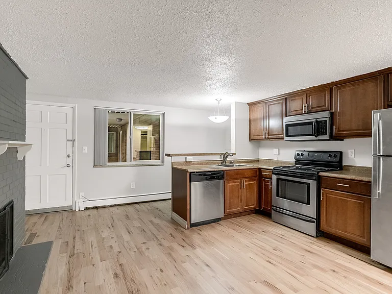 222 Logan — Photo 37
