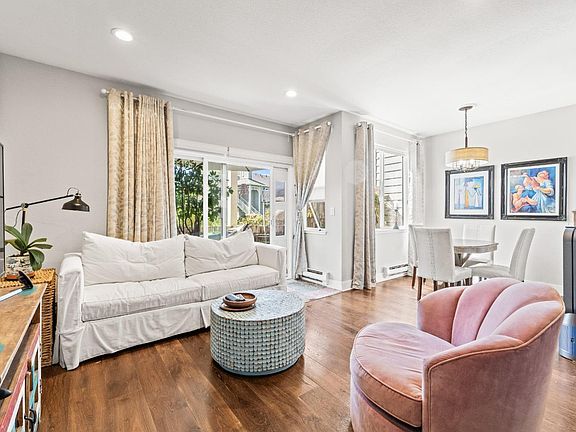 5th image of 129 Lakeshore Court #129