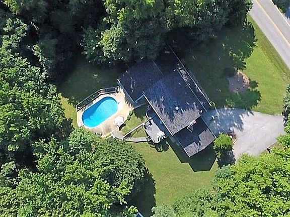 4th image of 3621 Karen Dr