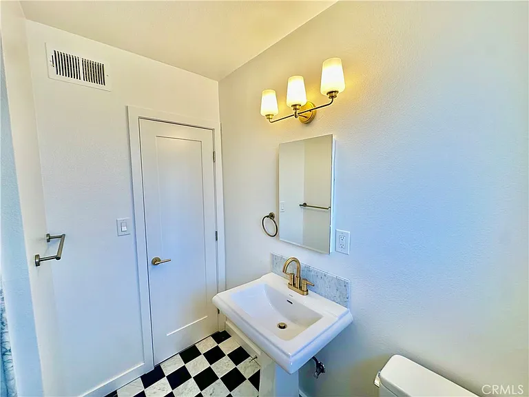 12735 Fairford Ave #12735 — Photo 11