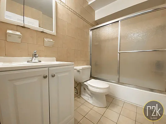 Rented by Realty 2000 Corp | media 15