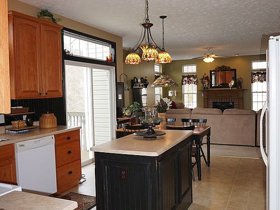 4th image of 107 Pembroke Ct