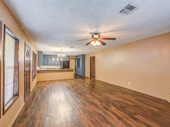 4th image of 1906 N Houston Ave