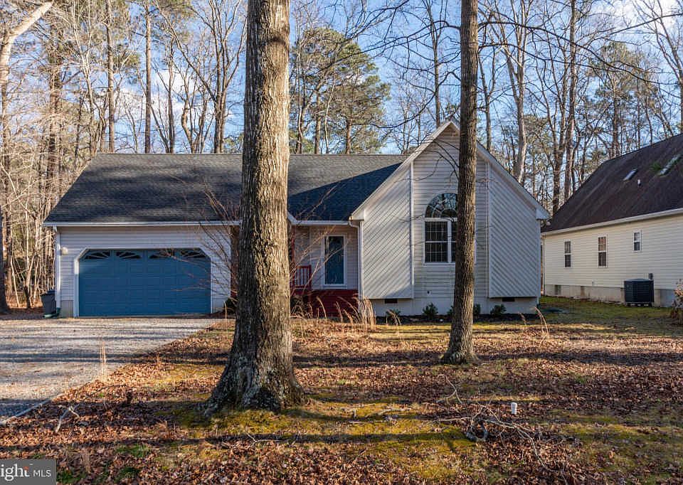 1st image of 14 Essex Ct