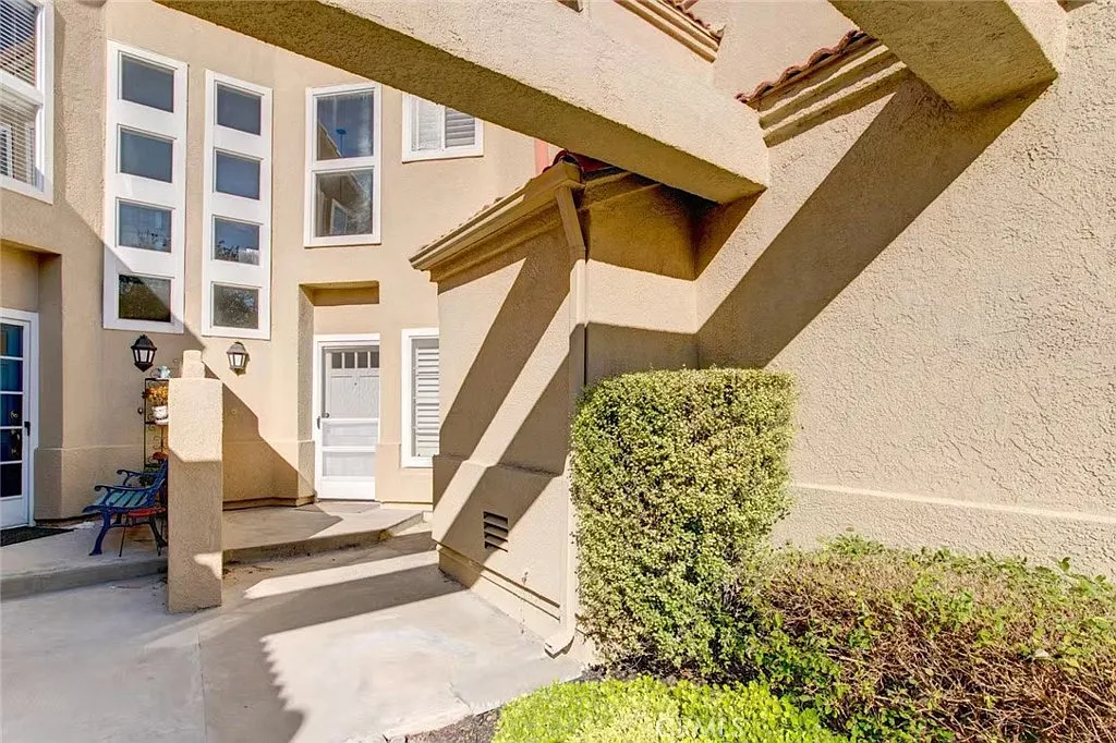 2 bed, 1588 sqft, $4,210 — Photo 2