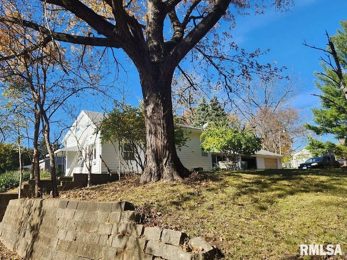 1515 E Tripp Ave photo 1