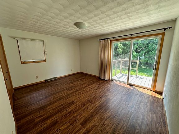 5th image of 606 West St