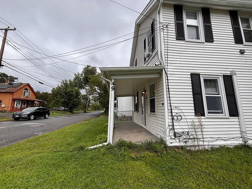 2 bed, 1.0 bath, 700 sqft, $1,900 — Photo 2