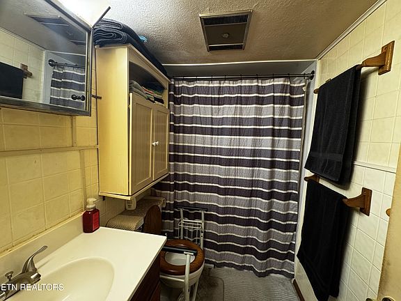 5th image of 409 Jarnigan St