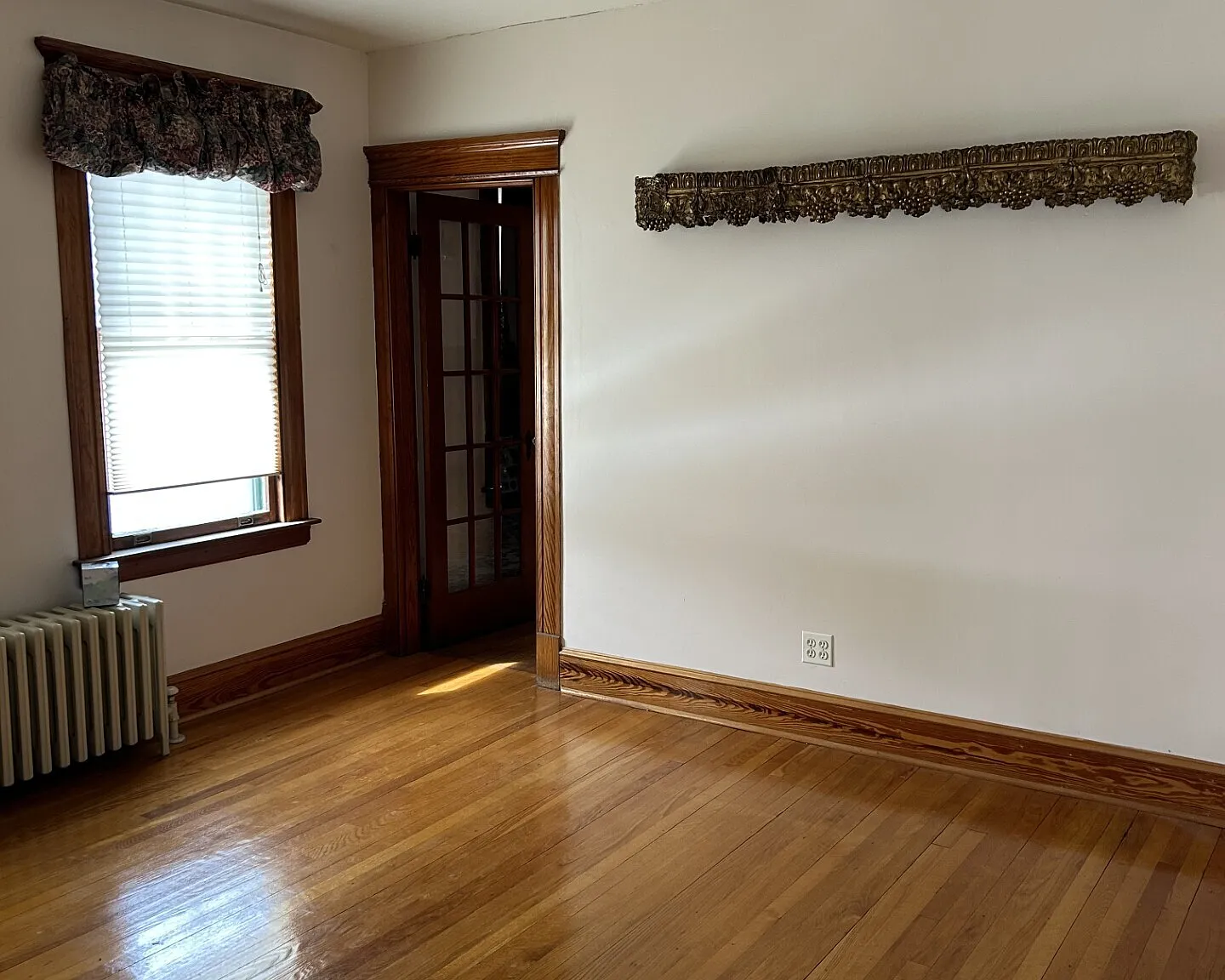 3 bed, 1.0 bath, 1750 sqft, $2,000 — Photo 3