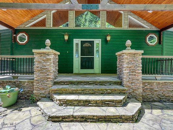 4th image of 645 Outlook Rd