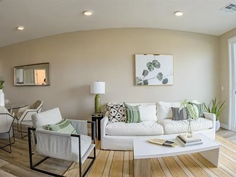 1316 E Grand Ave #104 — Photo 8