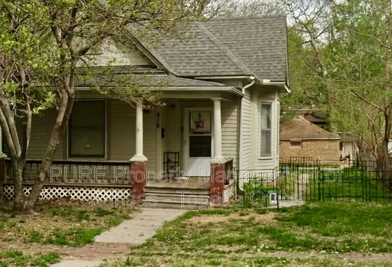 416 SW Clay St — Photo 1