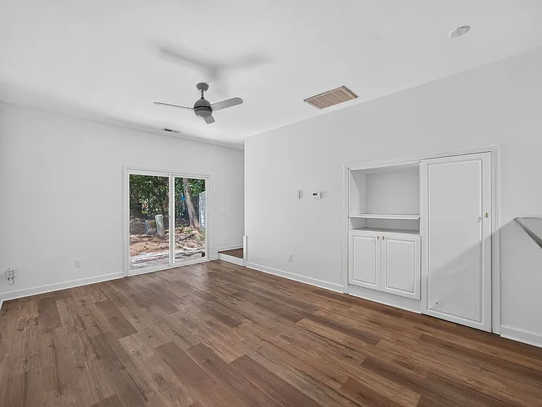 993 Downey Branch Ln — Photo 4