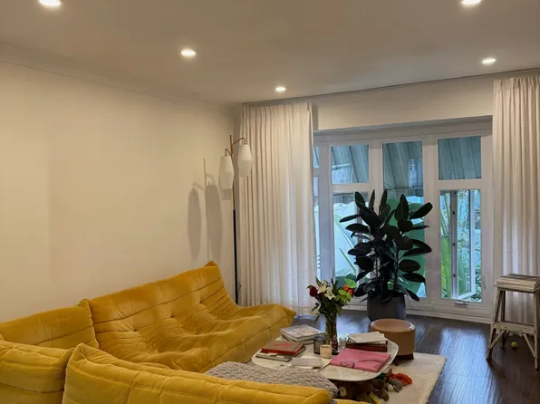 9933 Robbins Dr, Beverly Hills, CA 90212