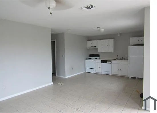 19868 Clayton St #4 — Photo 7