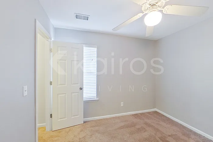 261 Alexander Pointe Dr — Photo 15
