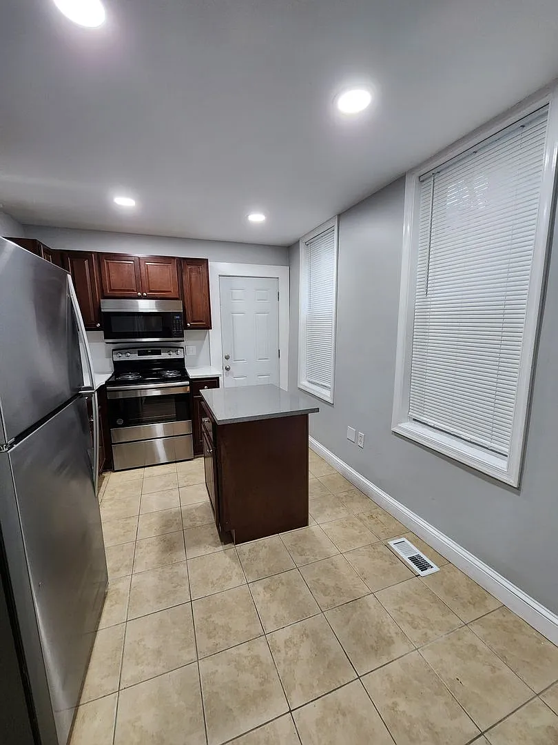 Beautifully Renovated PHA Voucher Accepted Property — Photo 3