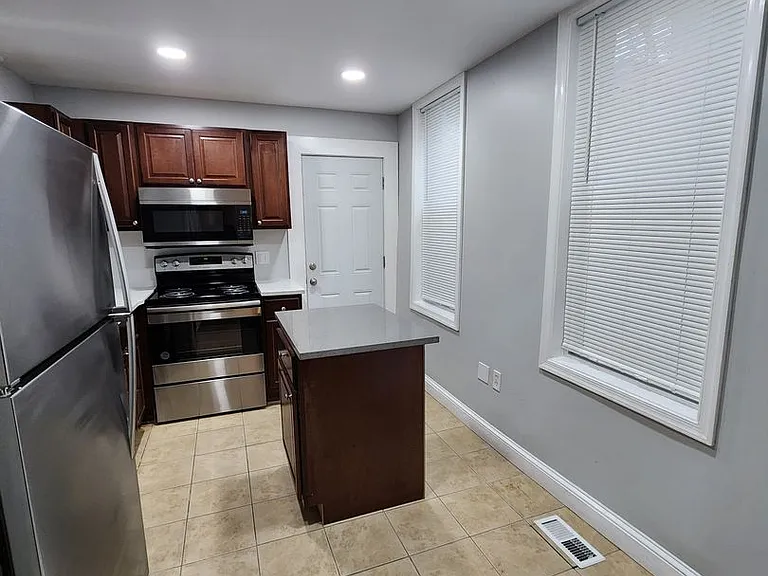 2516 N Jessup St — Photo 3