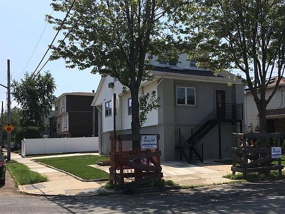 3rd image of 250 Wiman Ave