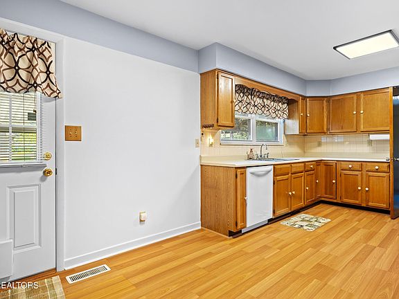 4th image of 1201 Cedarwood Ln