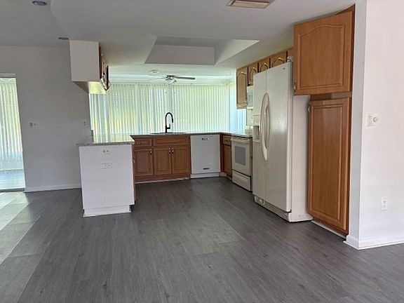 4th image of 3720 Country Club Blvd