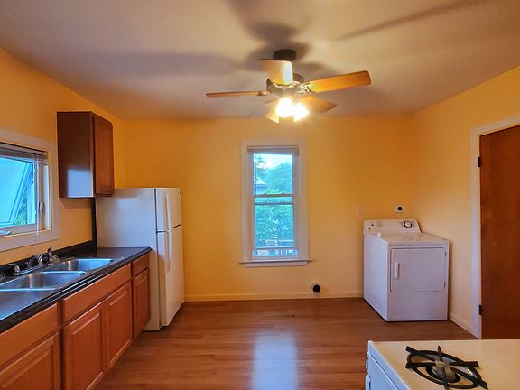 3rd image of 525 Niagara St Unit 2