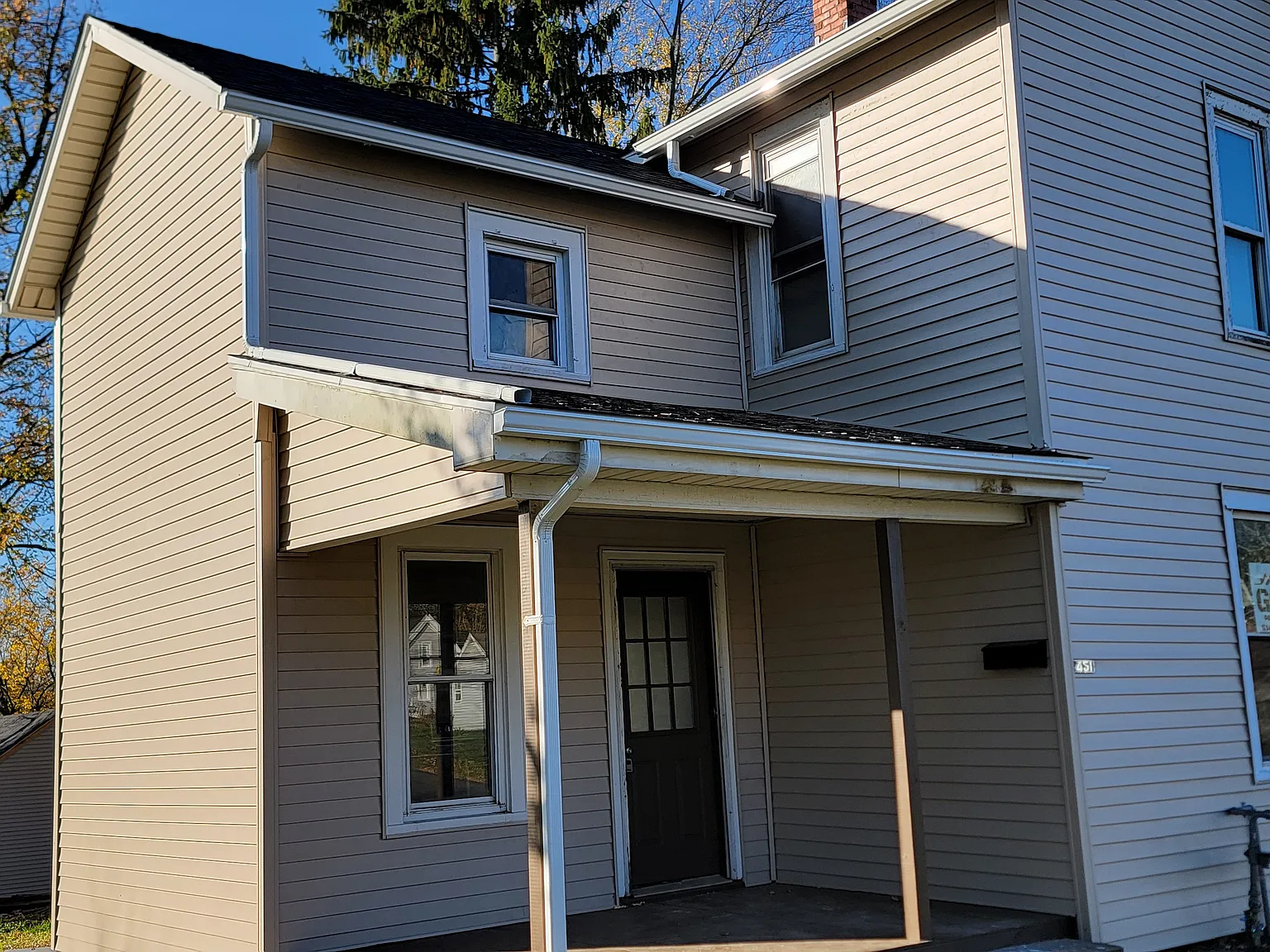 4 bed, 1200 sqft, $1,608 — Photo 1