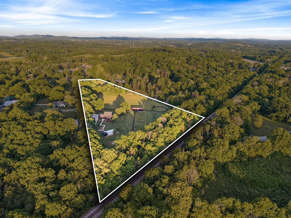 28th image of 2031 Maple Ln