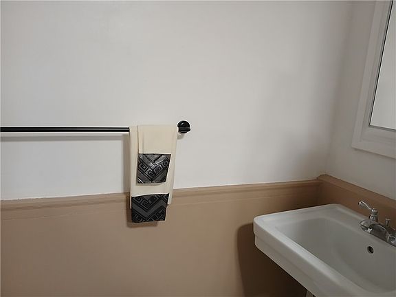 4th image of 313 S Sutphin St