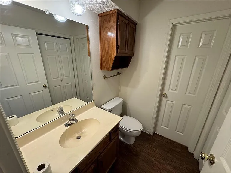 317 S 11th Pl — Photo 10