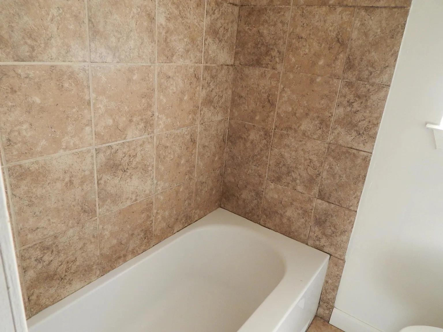 3 bed, 1.5 bath, 1845 sqft, $1,685 — Photo 4