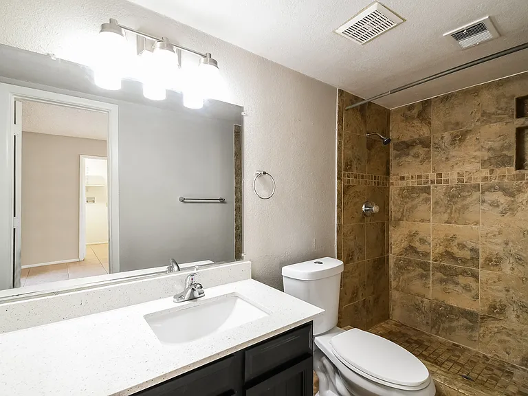 2301 E Butler St — Photo 14