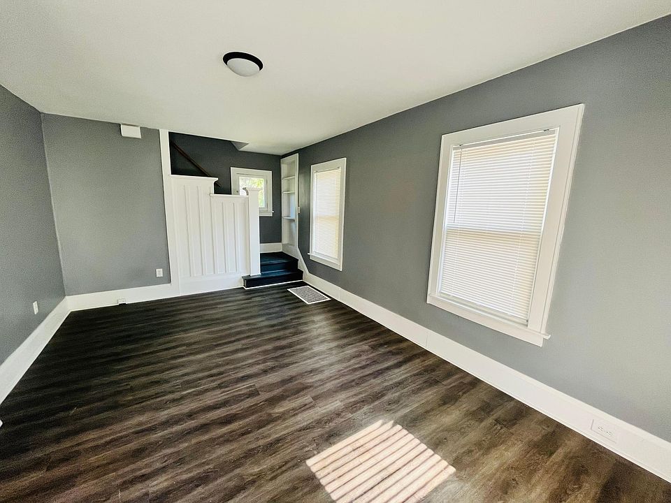 Main Entry (Living Room)