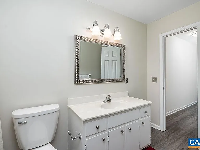 2810 Locust Hill Dr — Photo 29