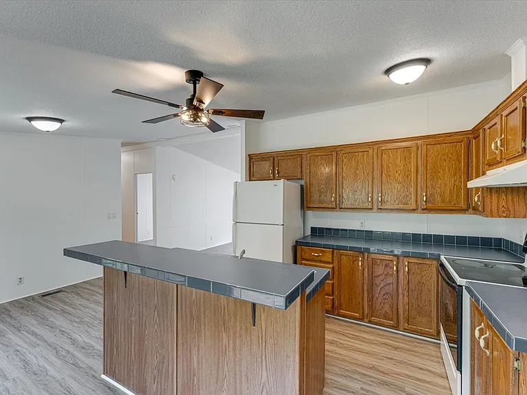 10708 Canyon Cir — Photo 16
