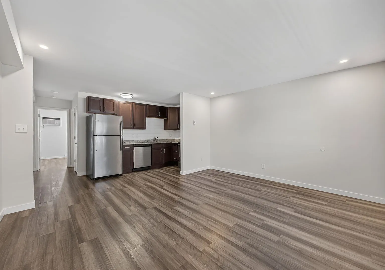 519 N Lincoln St — Photo 4