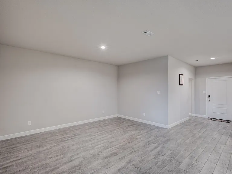 1221 Rolling Meadows Dr — Photo 9