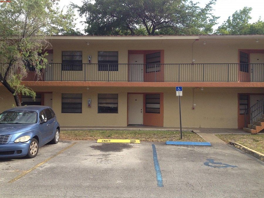 1st image of 4127 Lakeside Dr