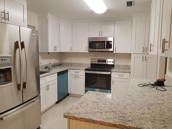 Kitchen new cabinets, granite counter tops and stainless steel appliances