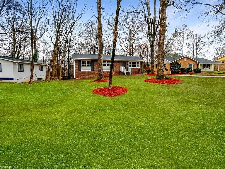 310 Foxcroft Dr — Photo 6