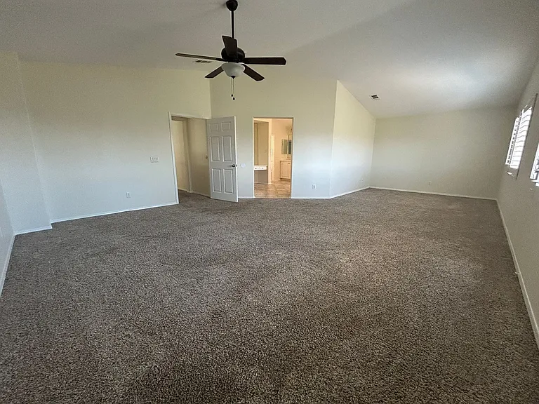 45260 Saint Tisbury St — Photo 11