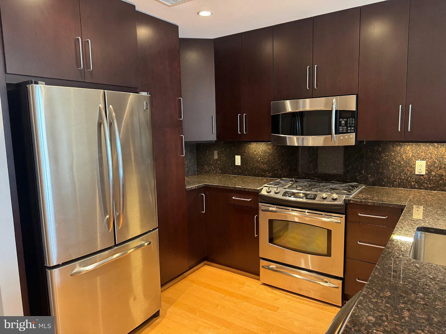 One Park Crest Condo — Photo 4