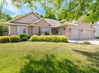 1555 E Monroe Ave, Hartford, WI 53027