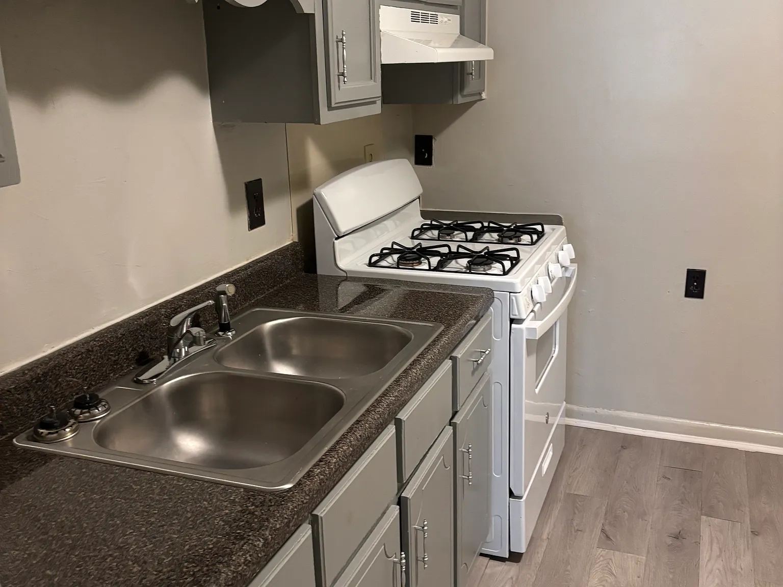2 bed, 750 sqft, $875 — Photo 1