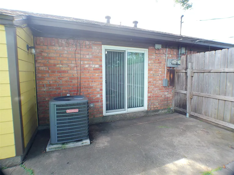 6350 Crestside Dr — Photo 22