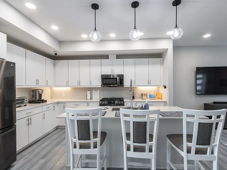 3349 SW 50th Dr — Photo 12