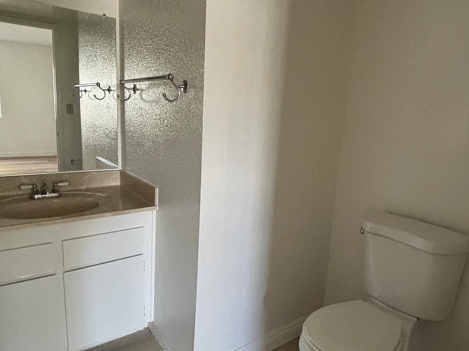 3 bed, 2.5 bath, 1200 sqft, $3,600 — Photo 3